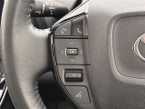 運転中、オーディオの操作をしてて、ハッとしたことはありませんか?ステアリングスイッチは、運転中でもハンドルでオーディオの操作が可能です。安全なドライブをサポートします。