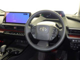 運転席まわりです。 各操作スイッチは使いやすい位置に配置されてます。