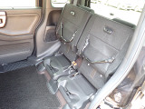 ◆チップアップ&ダイブダウン機構付【ULTR SEAT】は後席座面を左右分割で跳ね上げることができます。トランクで積載できない背の高い荷物をラクラク収納できます。ホンダ車ならではの人気装備です。