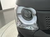 LEDヘッドライトは、点灯の瞬間から最大光量を発揮し、突然暗くなるトンネルなどでの安定感を高めます。
