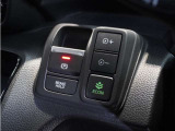 【電動パーキングブレーキ】スイッチ操作で力も手間もいらず簡単操作。【オートブレーキホールド機能】停止時にブレーキペダルから足を離してもブレーキは効いたまま!アクセルオンで自動解除。