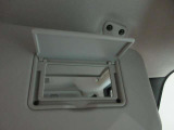 運転席側と助手席側にバニティミラーついていますちょっとした身だしなみが確認できます。
