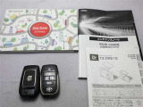 取説・メンテナンスノート・スマートキーの3点セットです。