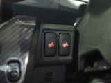 運転席と助手席にはシートヒーターが備わっています。
