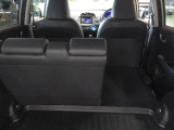 荷物によって片側のみシートを倒して使うことも出来ます。