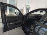 BMWプレミアムセレクション前橋では、高年式低走行モデルからMモデル、年式が経ちなかなかディーラーでは見かけないモデルまで幅広いラインナップで認定中古車を取り扱っております。品質に自信があります。