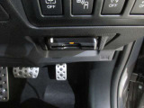 運転席右側にはビルトインETCを設置してあります。