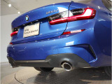 どっしりとしたバンパー下部のデザインはBMWの高級感を際立たせると共にスポーティーさを演出しております。
