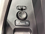 オート格納機能付きミラー  キーフリーシステムのドア施錠に連動して自動的に格納!乗降時のミラー操作の手間が省けて便利です♪閉じ忘れを防げるほか、降車の直前まで後方の確認ができます!!