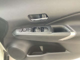 運転席側窓操作部になります。