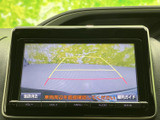 駐車や後退時の安全をサポート。映像を確認しながら、スムーズな操作を可能にします。