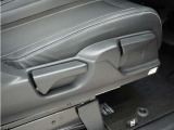 ◆シートハイトアジャスター◆運転席を上下に高さ調節ができます!運転ポジションを体格に合わせてシート調整できます。