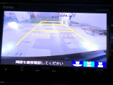 バックカメラの画像です。ガイドラインがスムースな車庫入れをサポートいたします。車庫入れの安心感がアップしますね。