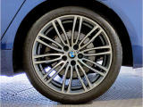 【BMWアロイホイル】軽量かつ強度に拘ったアロイホイル。走行性能ポテンシャルを引き出す設計。車の足元を引き締めてくれる大きなポイントはアロイホイルです。