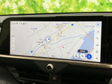 鮮明な地図表示で、スムーズなナビゲーションを実現。最新の交通情報を確認し、最適なルートを選択できます。