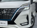 最新式はLEDヘッドランプですね。瞬時に明るい光が夜間の運転をぐっと楽にしてくれますよ。