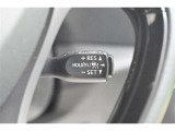アクセルから足を離しても設定速度で走り続けてくれます。高速道路での長距離移動が楽になりますよ♪