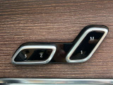 【電動運転席シート】細かい調節が出来ますので、ベストポジションを見つけることが出来ます。シートメモリー機能は3つ設定が出来ます。