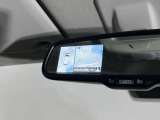 【アラウンドビューモニター】車を上空から見下ろしているような映像を映し出します。周囲の状況がひと目でわかります!