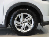 純正のアルミホイール装着車です。タイヤサイズは195/65R16です。