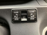両側のスライドドアが電動開閉するので狭い駐車スペースなどでの乗り降りの際に便利です♪ 操作はワイヤレスリモコン/室内スイッチのどちらからも可能です!