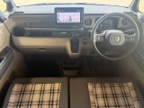 当店の車はHonda認定中古車になります。納車前の点検整備、内外装の仕上げもちろんのこと、走行距離無制限の無料保証もついておりますのでお客様に安心していただけるお車を取り揃えております。