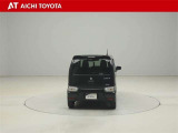 後方視界は、大きなバックドアガラスを採用し、十分確保されています。この車には、バックカメラは付いていませんが、後方センサーが助けてくれます。