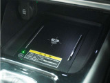 ◆ワイヤレス充電器◆ワイヤレス充電対応のスマートフォンを置くだけで充電が可能でとても便利な機能です。