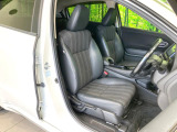 運転席まわりには十分なスペースがあり、大柄な方でもゆったり運転していただける環境です。