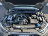 FSIは「Fuel Stratified Injection」の略で、直噴システムを指します。従来のポート噴射に比べて燃料を直接シリンダー内に噴射することで、燃焼効率が向上します。これにより、燃費の改善、排出ガスの削減が可能。
