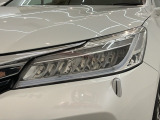 LEDヘッドライトは、点灯の瞬間から最大光量を発揮し、突然暗くなるトンネルなどでの安定感を高めます。