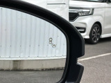 走行中、斜め後ろのクルマの存在を検知するブラインドスポットインフォメーションを搭載