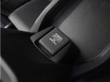 ◆アクセサリーソケット◆ドラレコの電源やスマートフォンの充電等に使用できる便利な電源ソケット!使いやすい場所に装備されています。