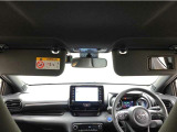 お化粧直しに便利な運転席バニティミラー♪