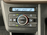 【オートエアコン】AUTOボタンを押してお好みの温度を設定!快適な室温でドライブをお楽しみいただけます♪