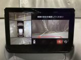 360度モニターは、4つのカメラによる前後左右・俯瞰映像でドライバーからは見えない領域の危険認知をサポート!全周囲の死角を減らし、狭い駐車場や幅寄せ、T字路の進入などの運転の安心感を高めます!