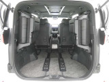 【シートアレンジ可能】フラットになり、ゆとりあるワイドな車内空間は、ドライブを始め買い物やレジャーなど、幅広く活躍します。一人でもみんなとでもお出かけを楽しみましょう!