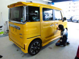 ご納車前にもう1度磨き上げます。外装だけではなく、内装もきれいに消毒もバッチリしてお渡しいたします。