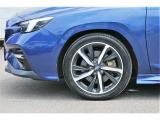 純正18インチアルミホイール、タイヤサイズ 225/45R18