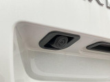【バックカメラ】 対応モニターを装着することで、駐車時に車両後方の様子を見ることができます。
