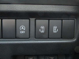 後部座席は両側電動スライドドアです。ドアの開閉は運転席からも操作可能です。