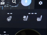 ステアリングヒーターと前席にシートヒーター&シートベンチレーションを装備しております。
