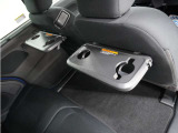 プラズマクラスター技術搭載リヤシーリングファン搭載。車内の空気を効率よく循環させて、冷たい空気や温かい空気の偏りを解消します。