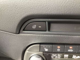 ステアリングヒーター、運転席と助手席にはシートヒーターがついておりますので、冬場でも快適にお過ごしいただけます。
