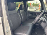 毎日過ごす運転席は要チェック。シートのへたり・擦れ、視界のイメージまで伝わる重要ポイント。