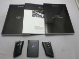 取説・メンテナンスノート・スマートキー・カードキーの4点セットです。