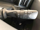 ☆オートライト機能☆車外の明るさに応じて自動的でヘッドランプを点灯および消灯します。夕暮れ時やトンネルなどで便利です!