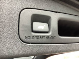 スマートキーや運転席のボタンを押すだけでリアゲートが自動で開閉します!荷物を持っている時や、高い位置にあるバックドアを閉める際に便利な機能です♪