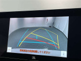 ハンドル操作に連動してガイドラインが変化するバックカメラ搭載。 クルマには構造上たくさんの死角があるのでとても便利な機能です。 あくまでも補助の為の装備なのでバックは目視が大事です