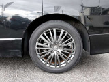 左リヤ225/55R18タイヤ&専用アルミホイール!